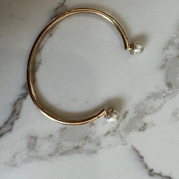 Faux Pearl and gold stacking bracelet - Picture 1 of 3